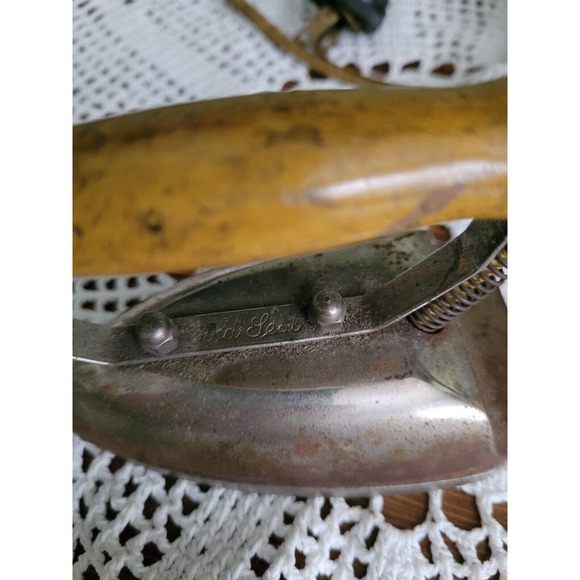 Vintage GOLD SEAL Small Electric "Utility Iron" W/Cord Wood Handle-Untested - Picture 3 of 7
